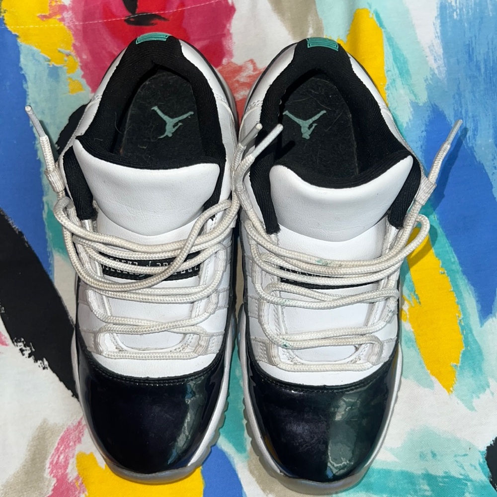 JORDAN SNEAKERS SIZE 4.5 youth